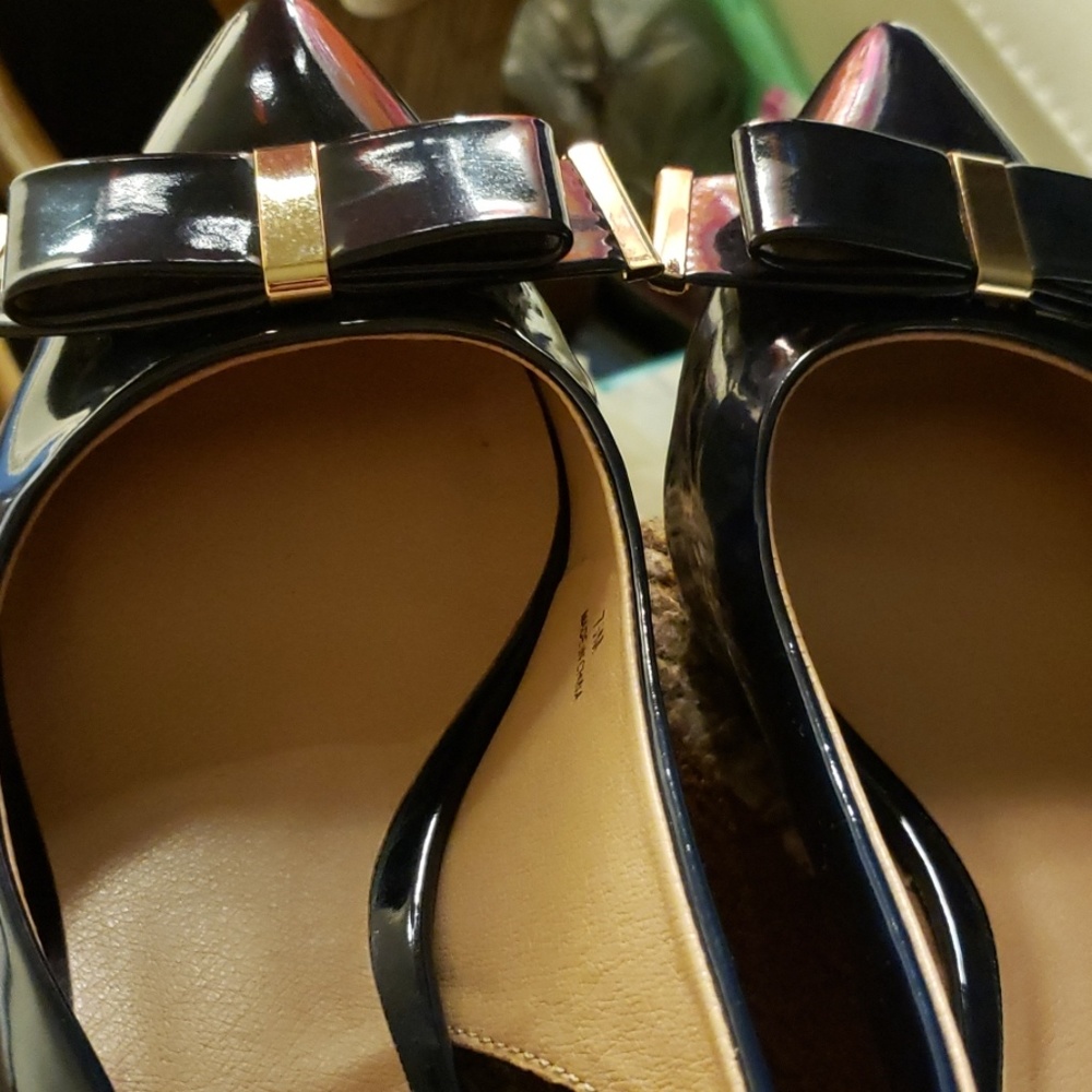 Navy blue dress slingback. Kitten heels